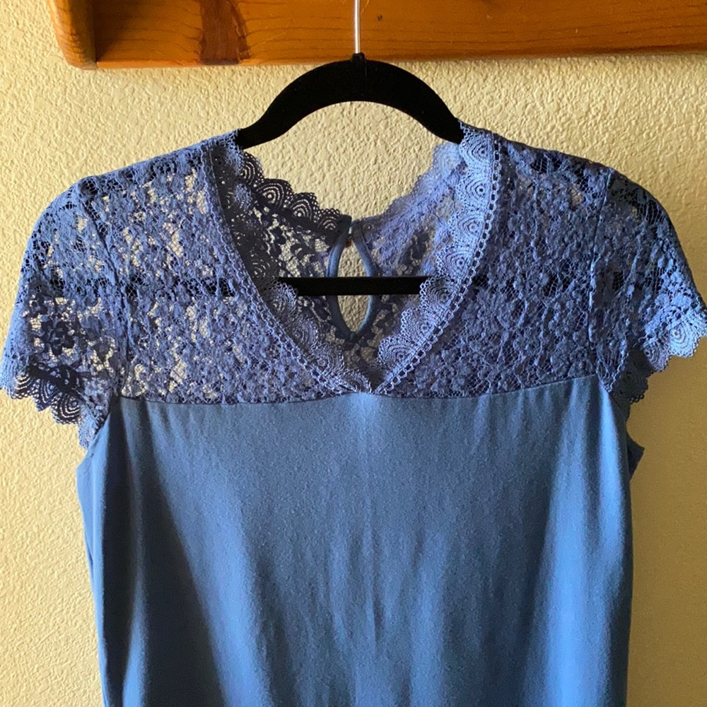 Blue lace on top fancy tee